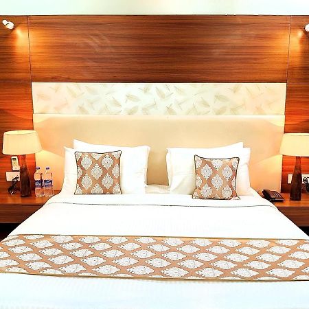 Hotel When In Gurgaon - Opposite To Artemis Hospital ภายนอก รูปภาพ