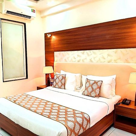 Hotel When In Gurgaon - Opposite To Artemis Hospital ภายนอก รูปภาพ