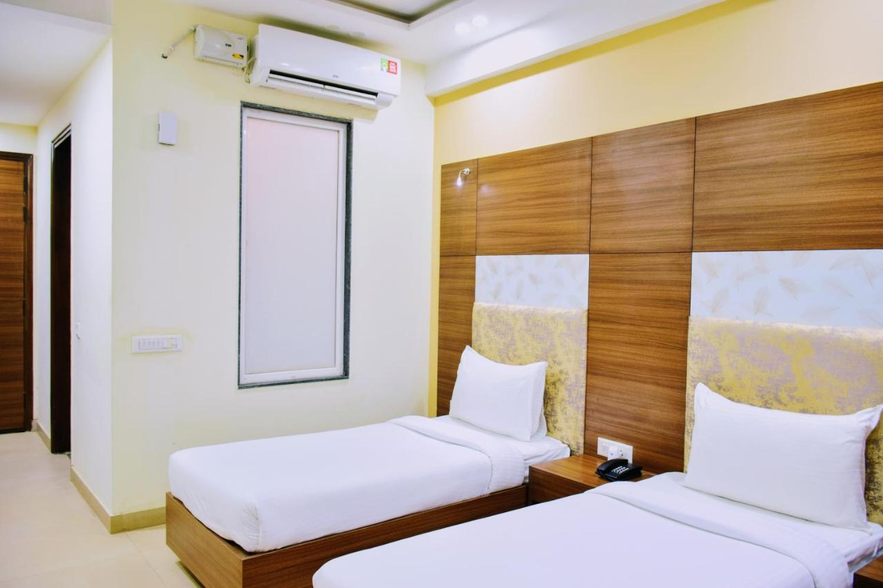 Hotel When In Gurgaon - Opposite To Artemis Hospital ภายนอก รูปภาพ