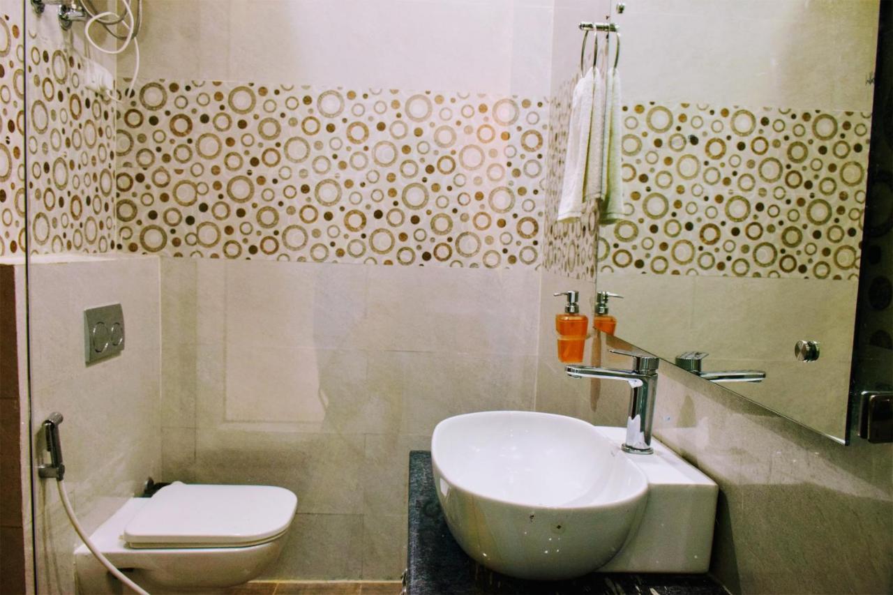 Hotel When In Gurgaon - Opposite To Artemis Hospital ภายนอก รูปภาพ