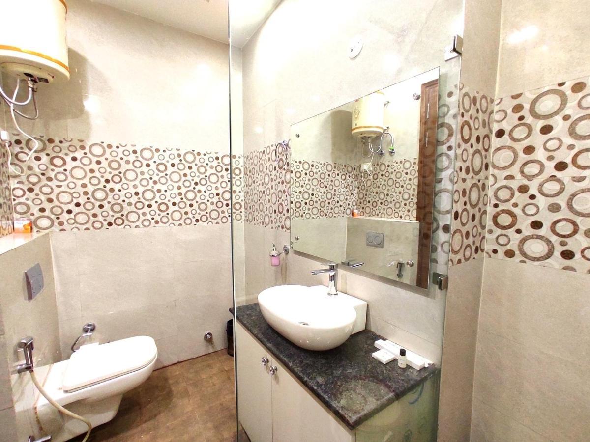 Hotel When In Gurgaon - Opposite To Artemis Hospital ภายนอก รูปภาพ